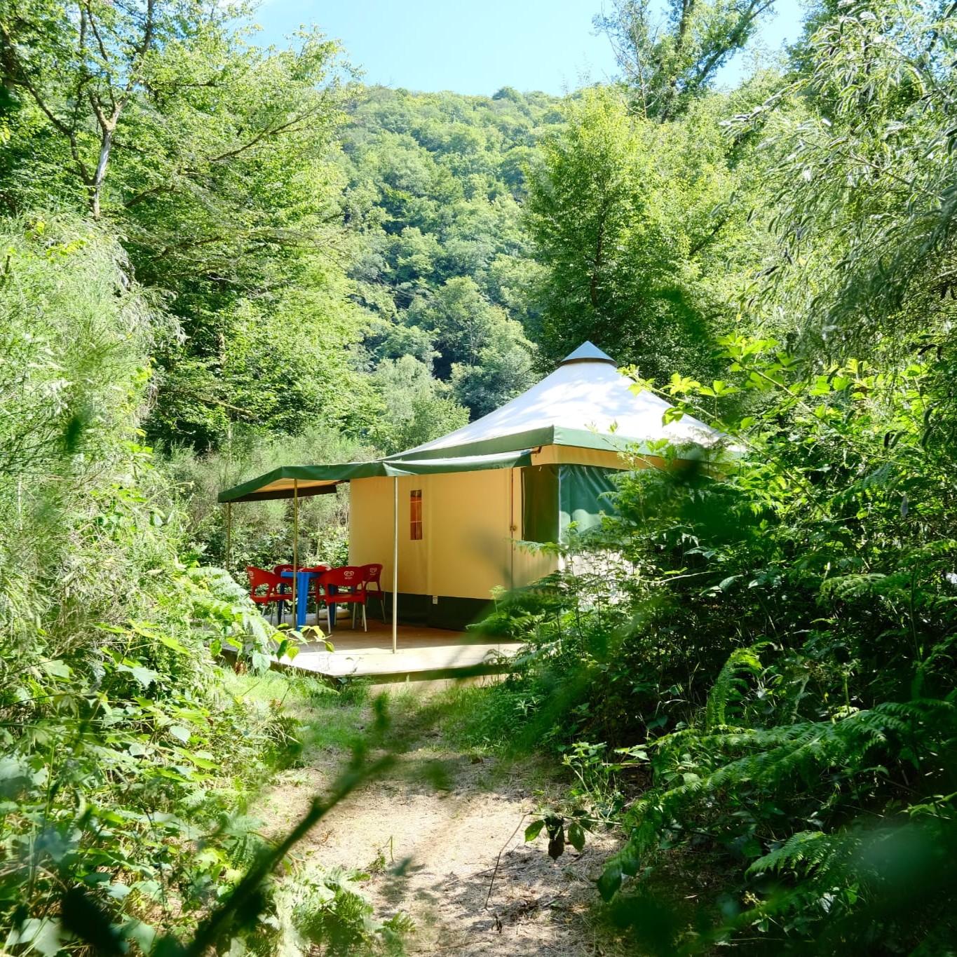 Domaine_dHaulme_2025_Bungalow_toile_des_bois-6-carre