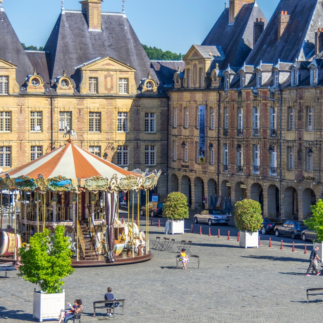 Johan.Barrot_-_Laetis_-_VisitArdenne_Place_Ducale_a_Charleville-Mezieres_2325-1600px